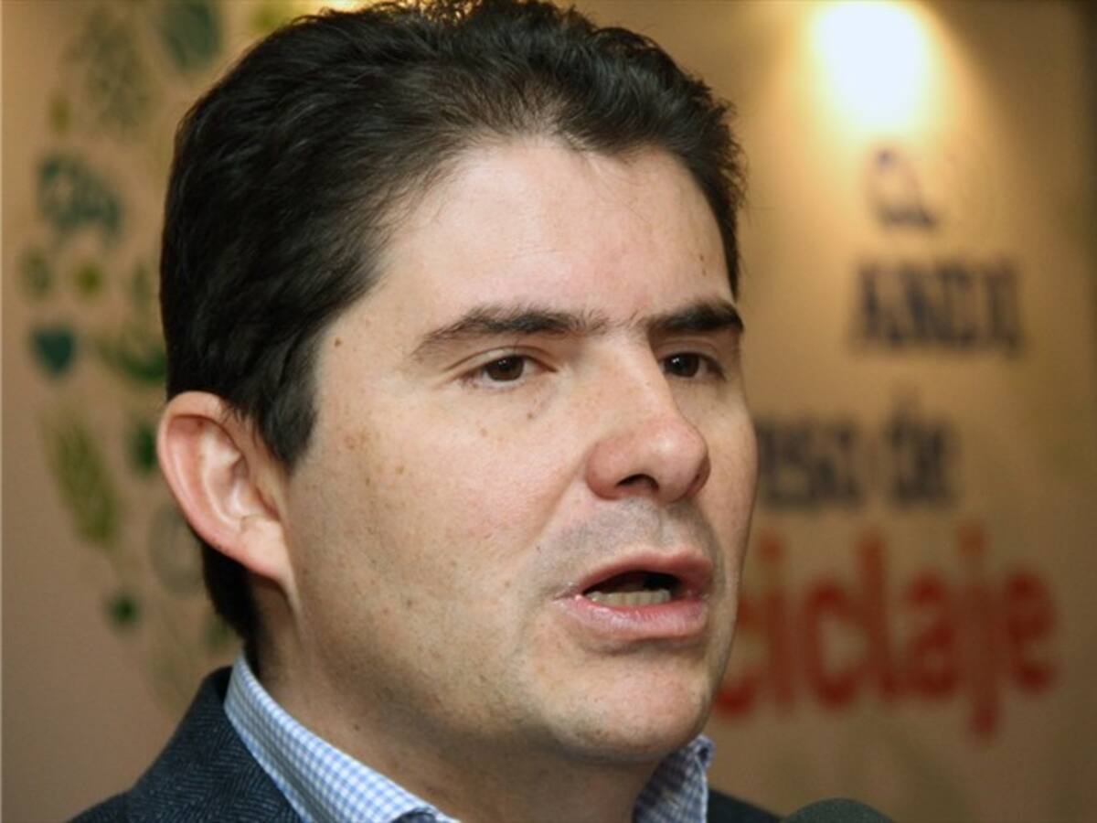 Luis Felipe Henao se mantiene en el voto en blanco para segunda vuelta