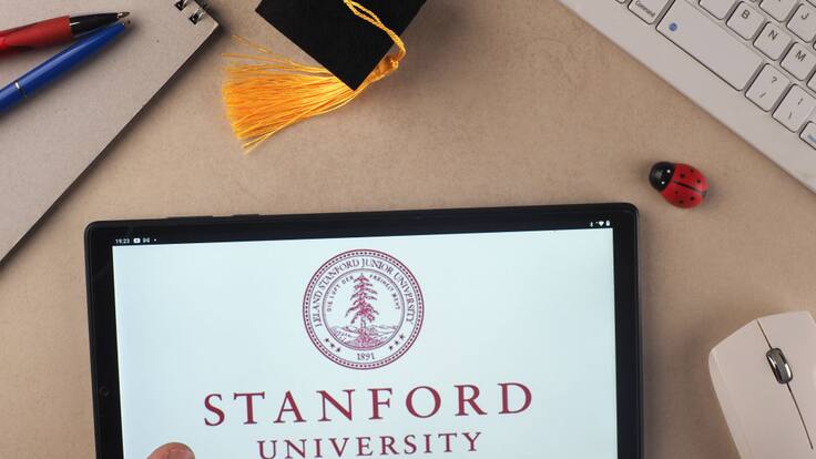 Logo de Universidad de Stanford en pantalla de iPad (Getty Images)