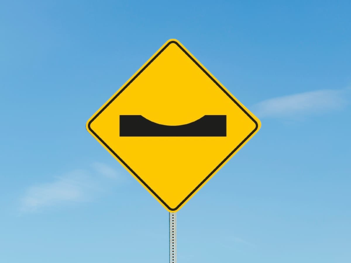 ¿Para qué sirve la señal de tránsito ‘SP-26 depresión’? Conózcala y evite dañar su carro