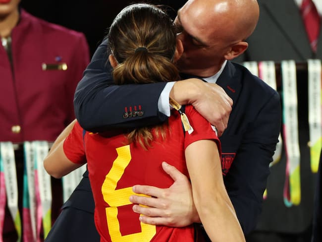 El presidente de la Federación Española, Luis Rubiales, durante la premiación de la final del Mundial Femenino. (Foto: Maryam Majd/Getty Images)