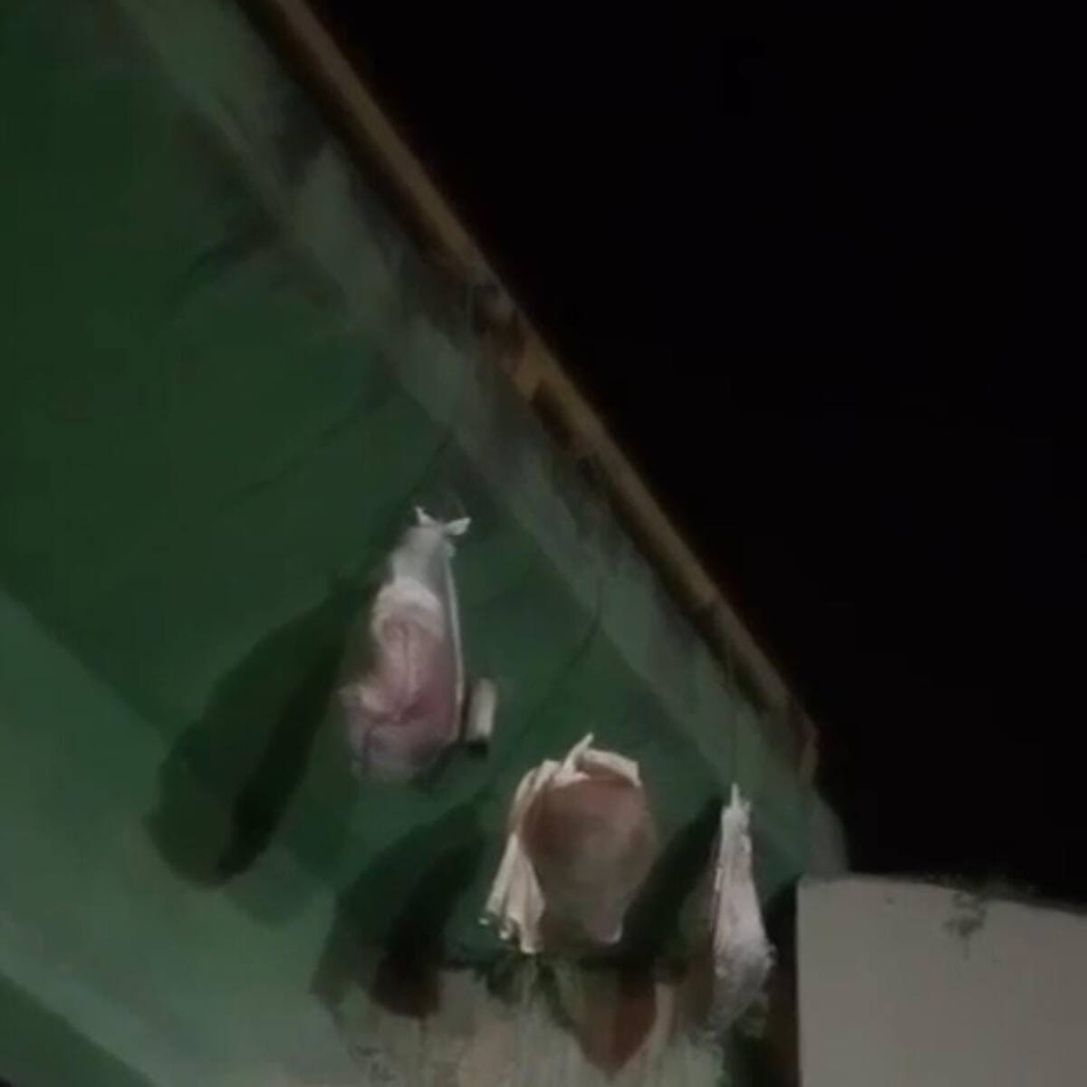 Tres costales colgando de un puente con un cuerpo desmembrado causan terror en el Valle