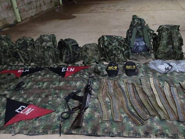 Las disidencias de las Farc presentaron los elementos que encontraron en la zona . Foto: Cortesía