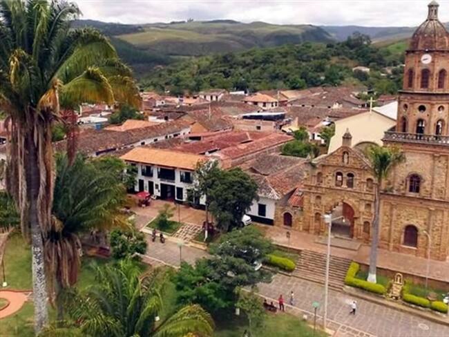 Un carrotanque del Ejército Nacional abastece a la comunidad afectada. . Foto: Suministrada