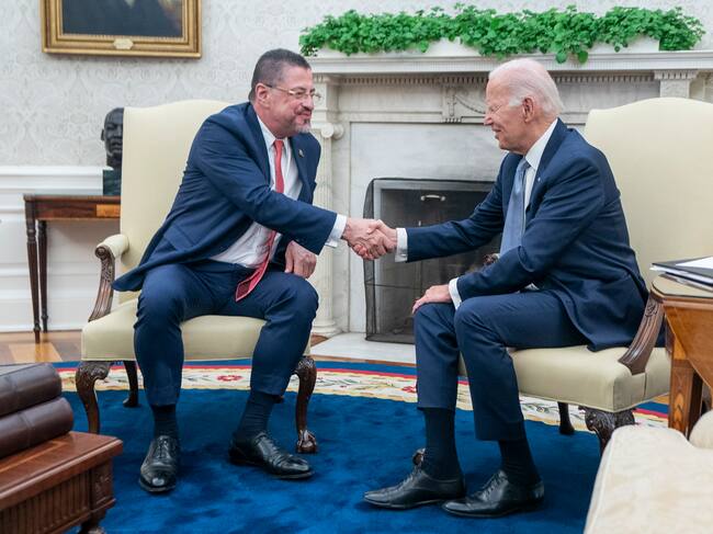 US President Joe Biden shakes hands with Costa Rican President Rodrigo Chaves Robles during a meeting in the Oval Office at the White House in Washington, DC, USA, 29 August 2023. EFE/EPA/SHAWN THEW / POOL