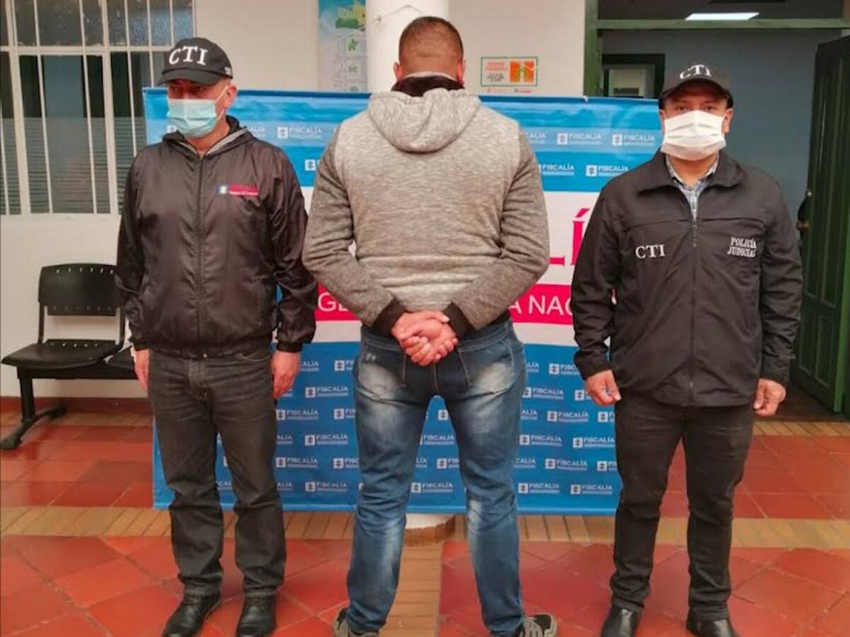 Condenan a más de cuatro años a policía (r) que exigió dinero a comerciante en Tunja