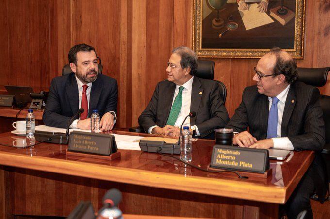 Alcalde de Bogotá, Carlos Fernando Galán (izquierda con corbata roja). Foto: Consejo de Estado.