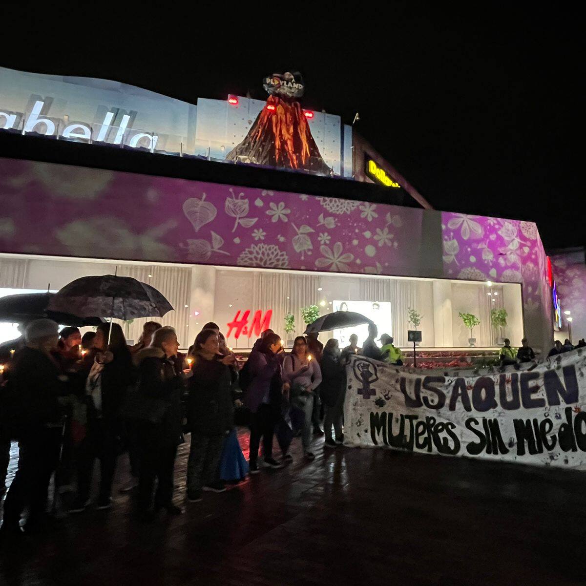 Plantón en Centro Comercial Santafé para exigir justicia por feminicidio
