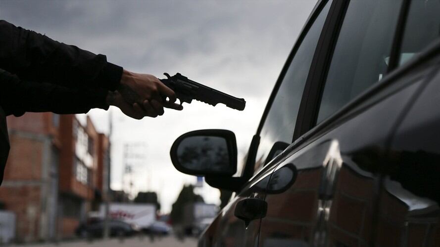 El automotor en el que se adelantaba una misión oficial se encontraba en las inmediaciones de la Casa de la Cultura . Foto: Colprensa