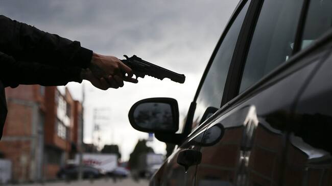 El automotor en el que se adelantaba una misión oficial se encontraba en las inmediaciones de la Casa de la Cultura . Foto: Colprensa