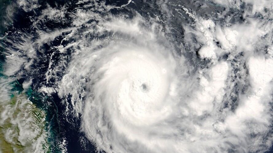 Avión pasa por el ojo del huracán Ida. Foto: Getty Images/Science Photo Library