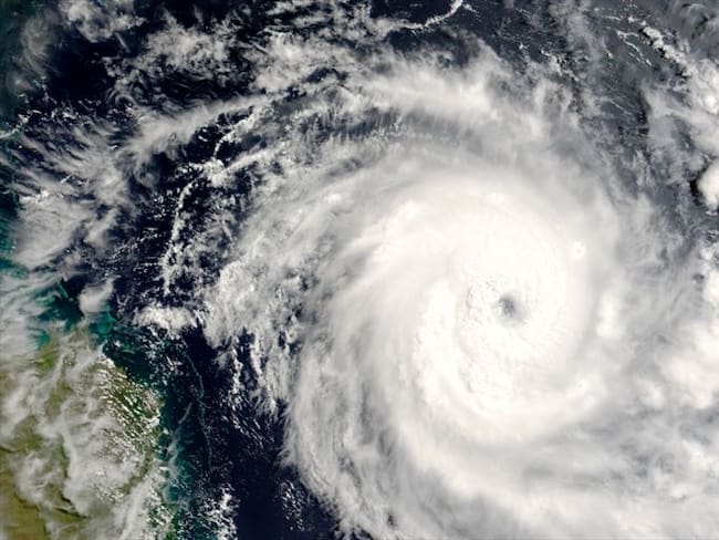 Avión pasa por el ojo del huracán Ida. Foto: Getty Images/Science Photo Library