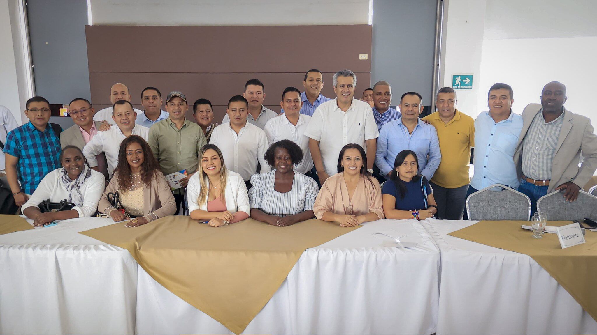 El ministro del Interior con alcaldes electos del Cauca. Crédito: MinInterior.