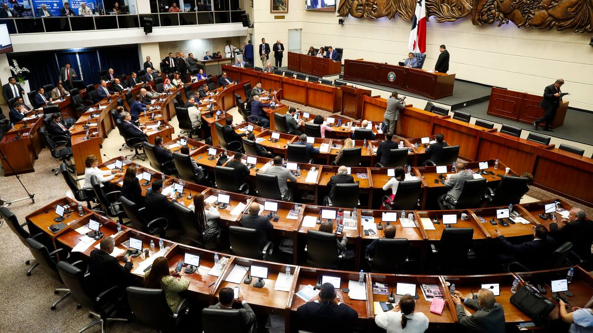 Congreso de Panamá deja a la justicia decisión sobre polémico contrato minero
