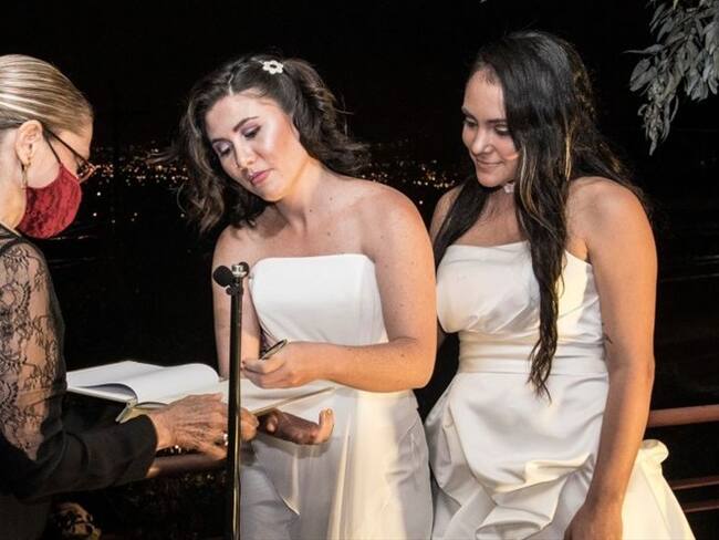 Dunia Araya y Alexandra Quiros se convirtieron en la primera pareja del mismo sexo en contraer matrimonio en Costa Rica. Foto: Getty Images