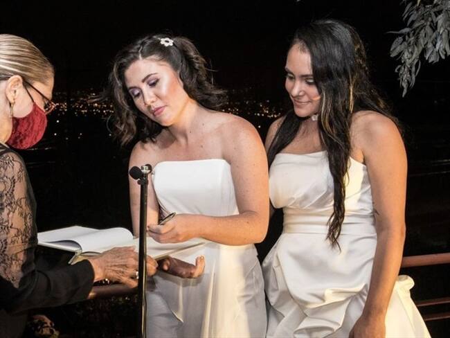 Dunia Araya y Alexandra Quiros se convirtieron en la primera pareja del mismo sexo en contraer matrimonio en Costa Rica. Foto: Getty Images