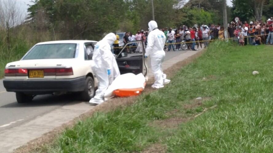 Funcionarios del CTI adelantaron los actos urgentes por el caso de la ciudadana asesinada por un militar . Foto: Cortesía