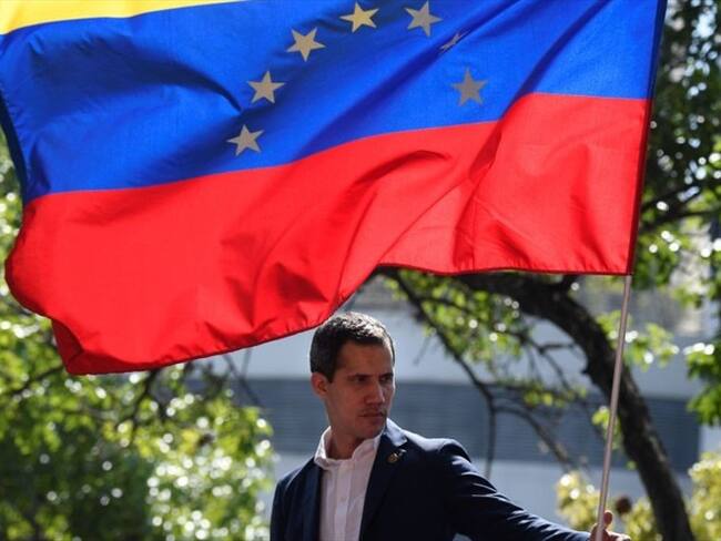 Juan Guaidó denunció que el gobierno de Maduro ampara a grupos criminales que están siendo buscados en Colombia. Foto: Getty Images
