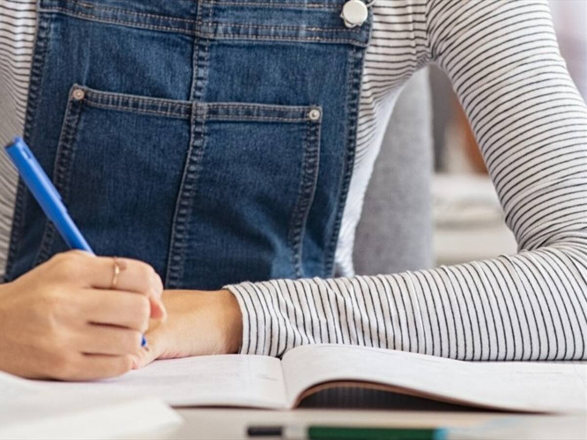 Decapitaron a un profesor por denuncia de una estudiante y ella admitió que mintió