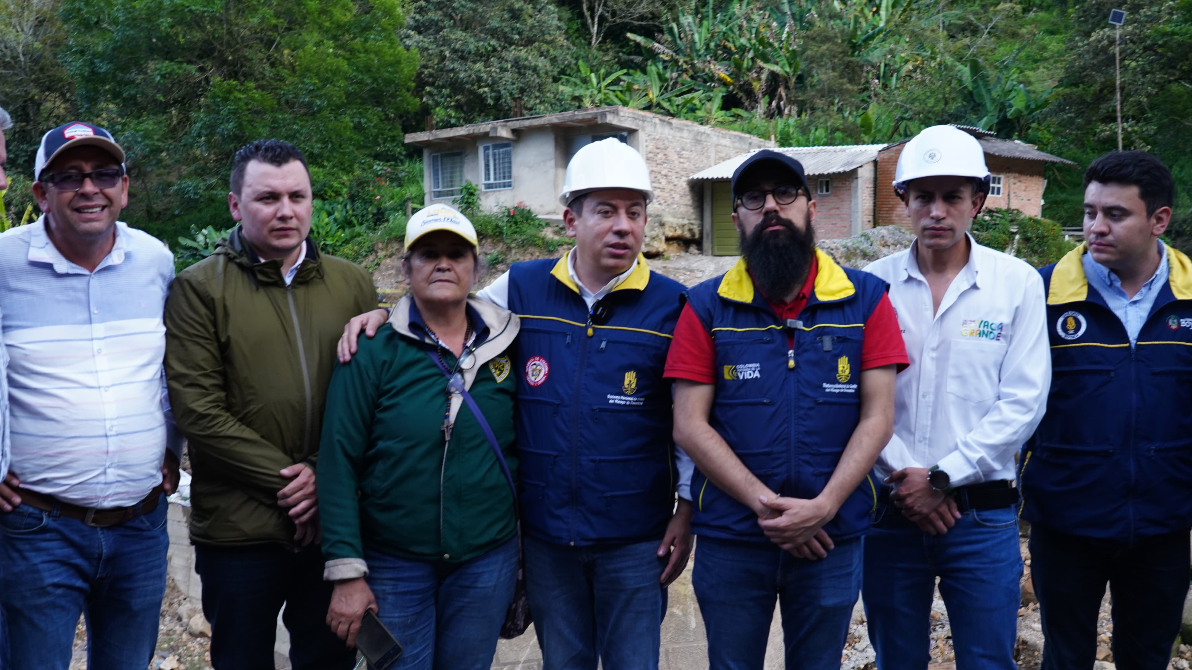 El director de la Unidad Nacional de Gestión del Riesgo de Desastres, Carlos Carrillo, señaló en Úmbita (Boyacá) que instalarán un puente metálico en Puente Sisa / Foto: Mauricio Sánchez (UNGR).