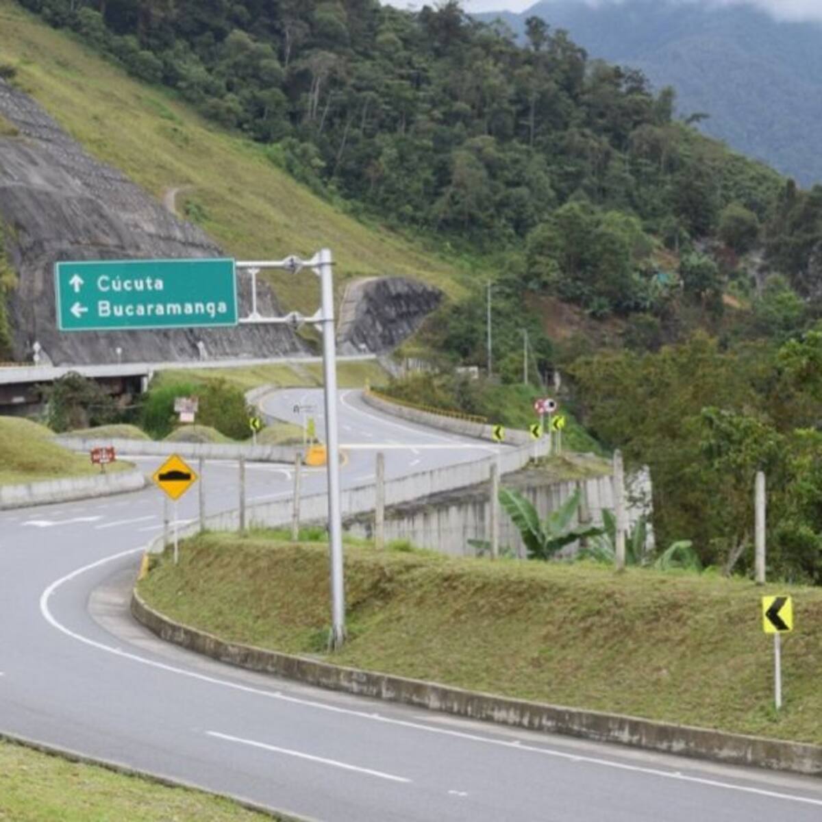 Gobernador de Santander busca salvar la obra de la Conectante C1-C2