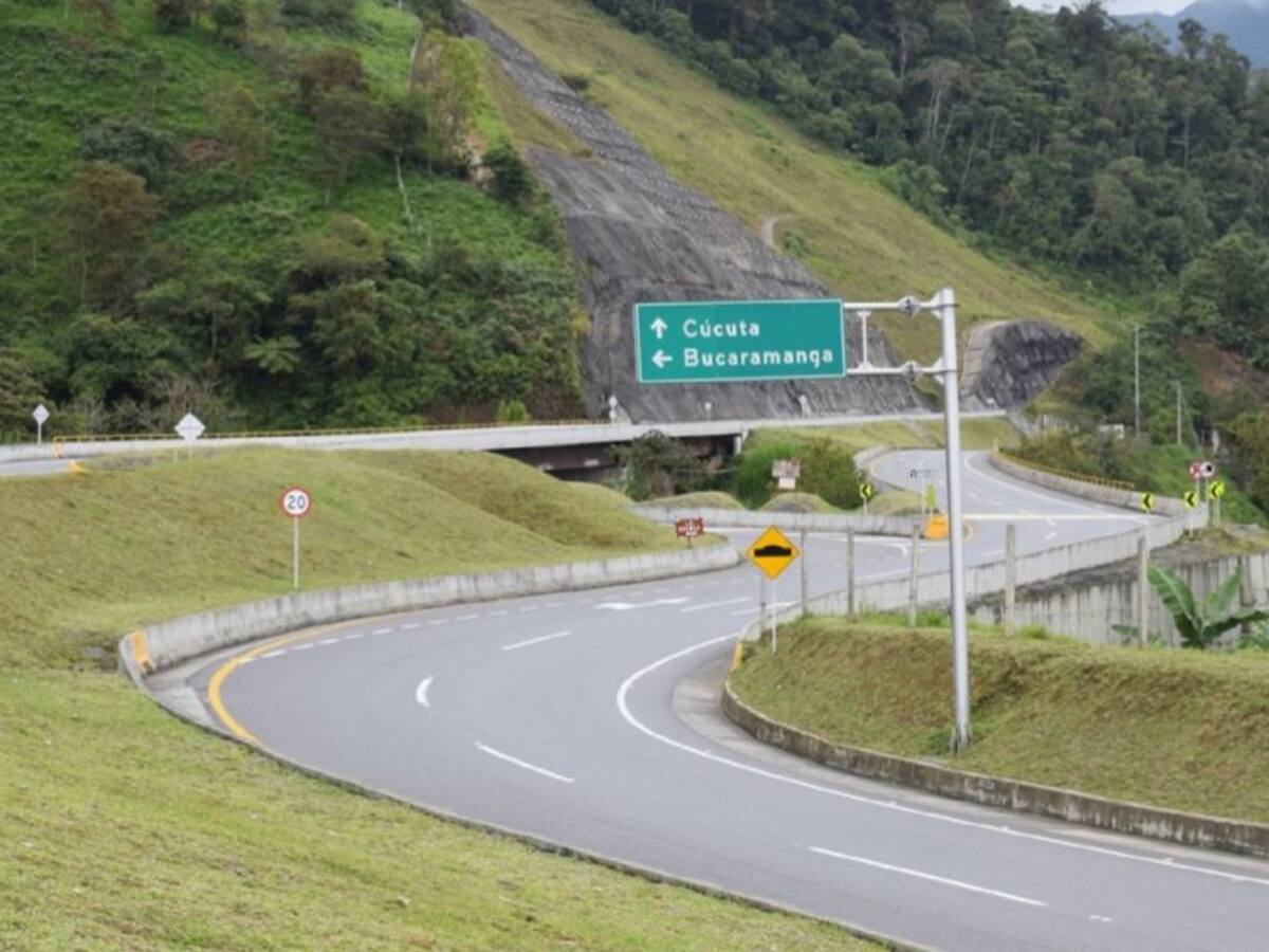 Gobernador de Santander busca salvar la obra de la Conectante C1-C2