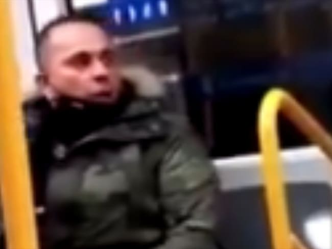 Acto de racismo contra una mujer en el metro de España. Foto: Twitter: Policía Nacional de España