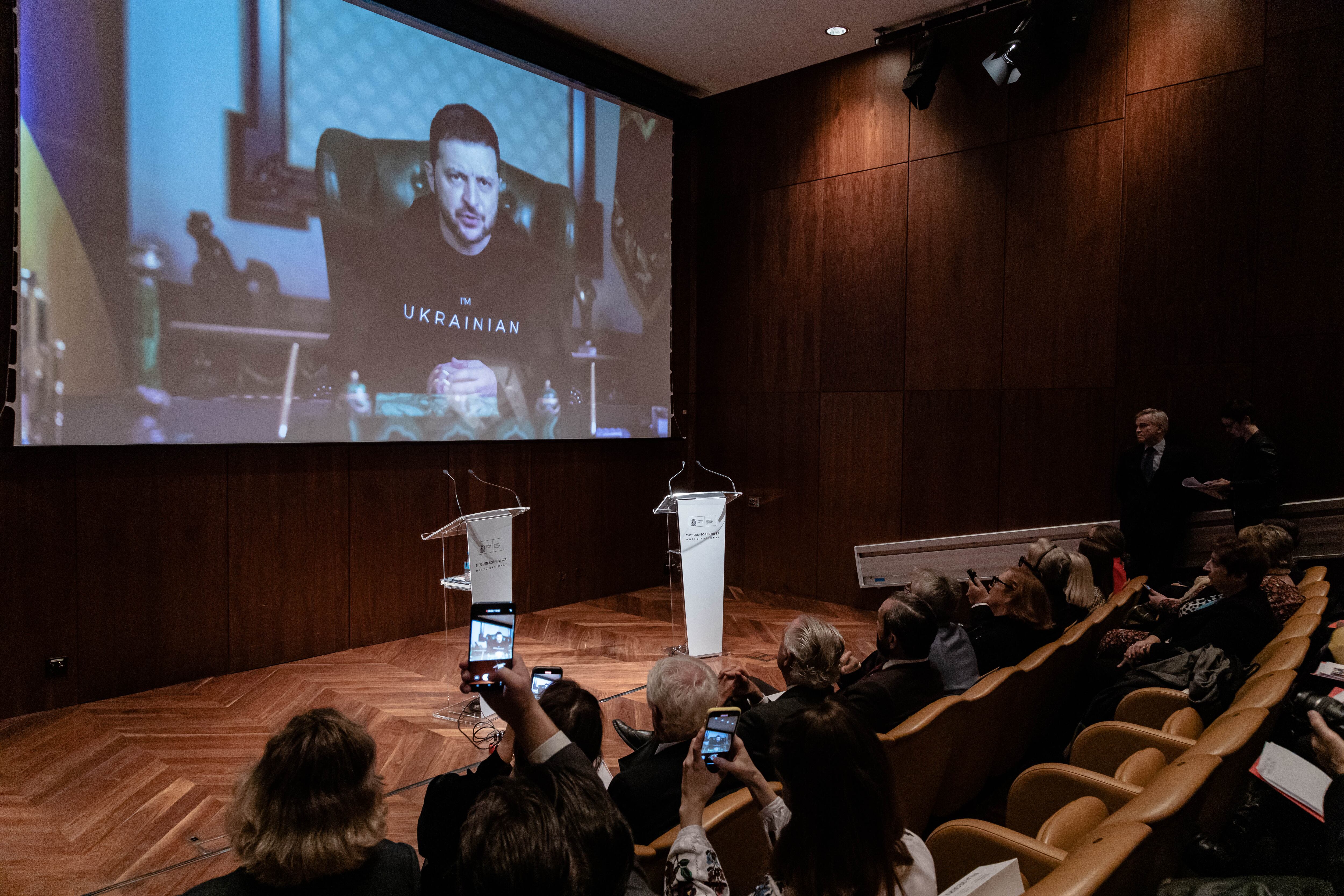 Presidente de Ucrania, Volodimir Zelenski, en el Museo Nacional Thyssen-Bornemisza, el 28 de noviembre de 2022. Foto de Carlos Luján/Europa Press vía Getty Images.