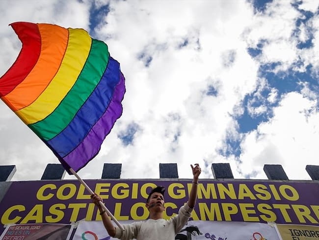 Juez condena a exrectora del colegio donde estudiaba Sergio Urrego