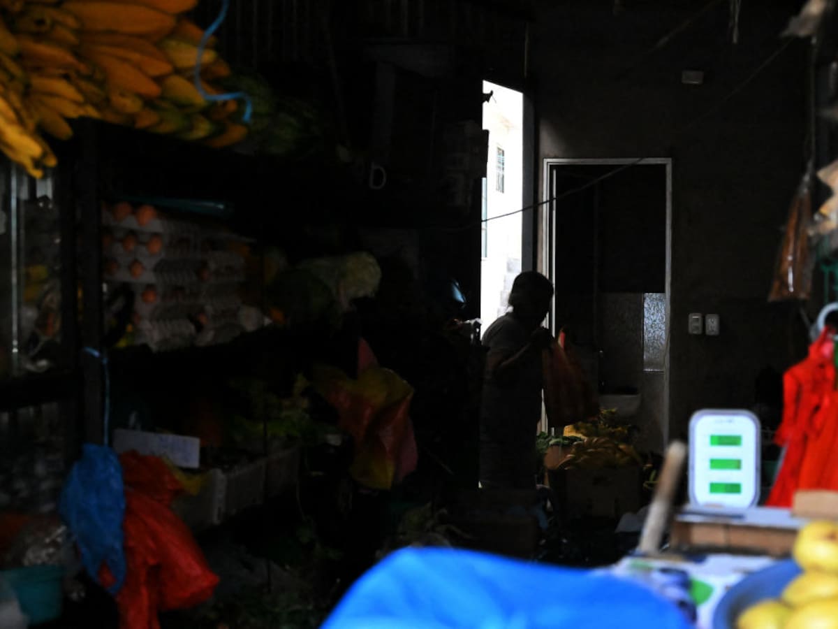 Ecuador inició tres días de apagones programados de hasta 14 horas diarias