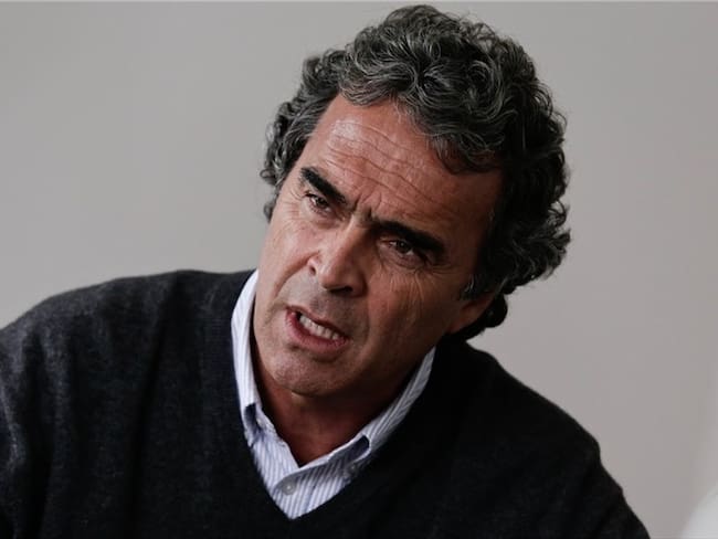 Si no ser uribista ni petrista es ser tibio, soy "tibio”: Sergio Fajardo