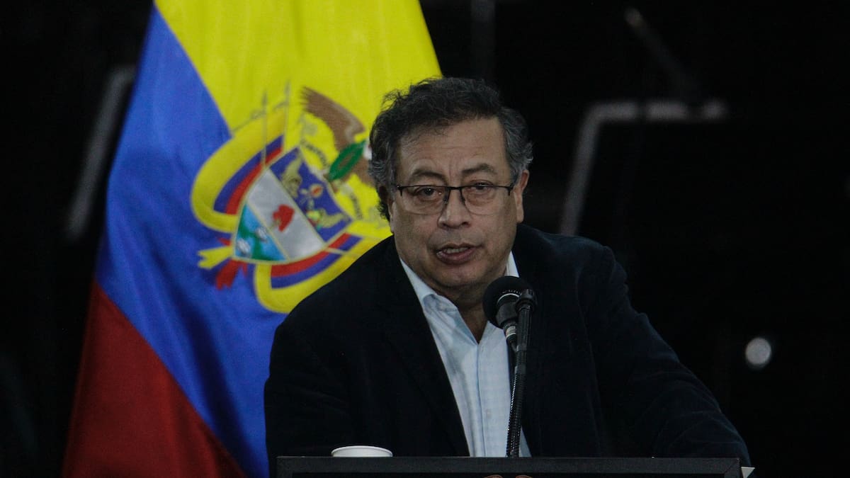 Petro sanciona la ley que crea la licencia de maternidad para mujeres en política