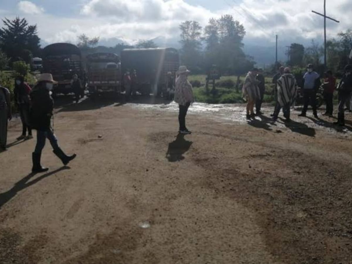 Comunidad no aguantó más y bloquearon la vía Gachantivá - Villa de Leyva