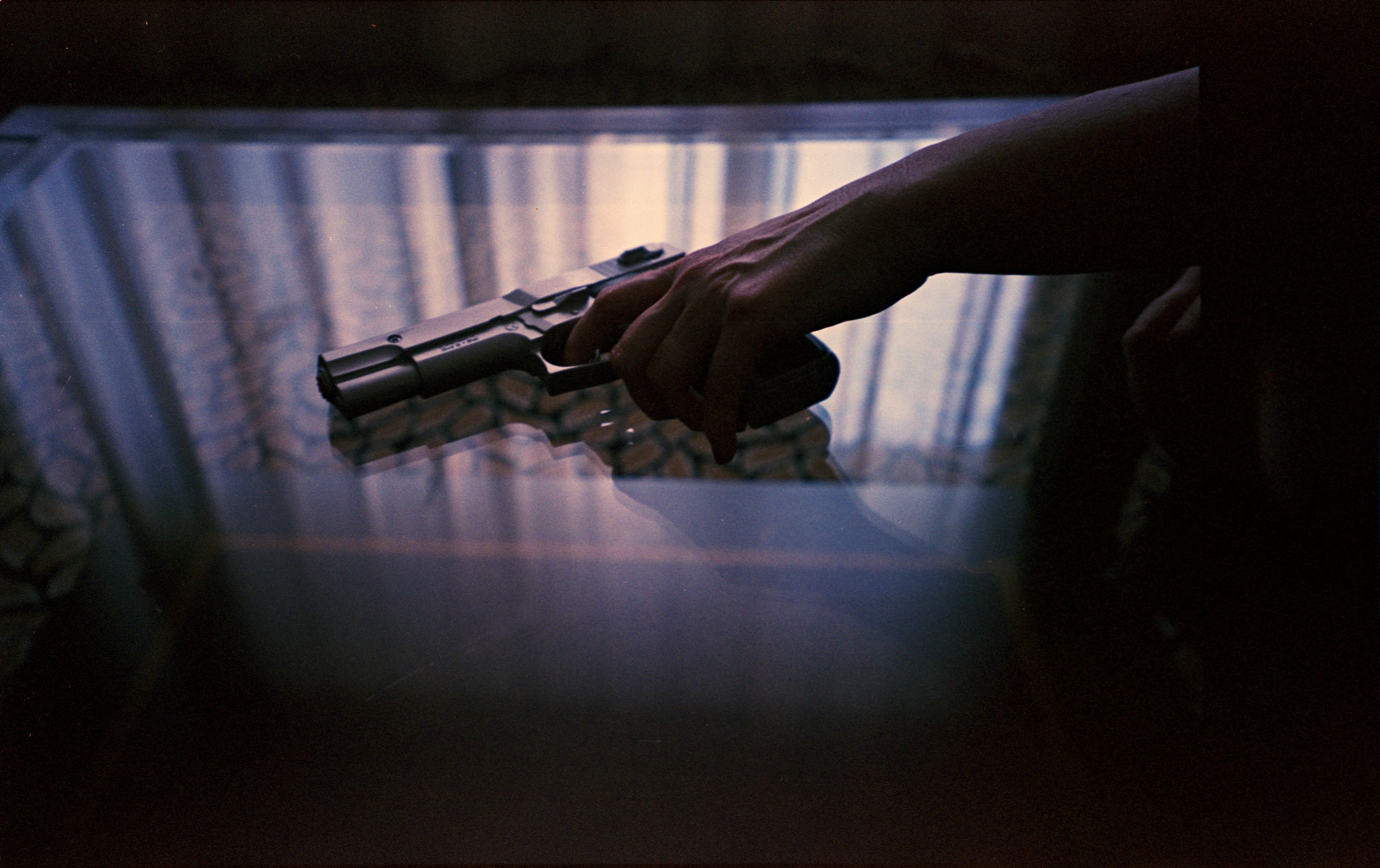 Imagen de referencia de un arma. Foto: Edward Olive/Getty Images.