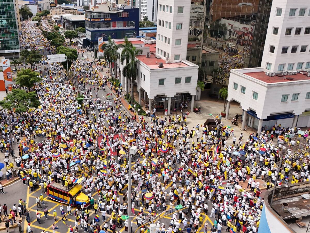 Miles de bumangueses salieron a marchar en contra del presidente Petro