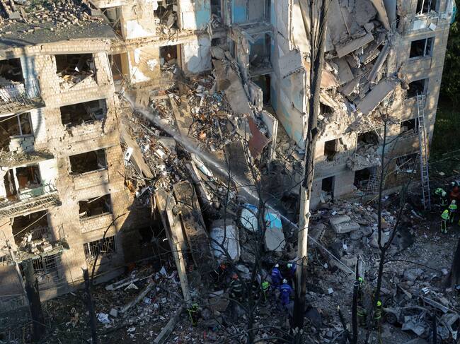 Nuevo ataque ruso en Ucrania dejó al menos tres muertos. Foto: EFE/EPA/SERGEY DOLZHENKO