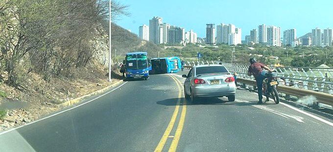 Bus accidentado en el Ziruma/ Cortesía.