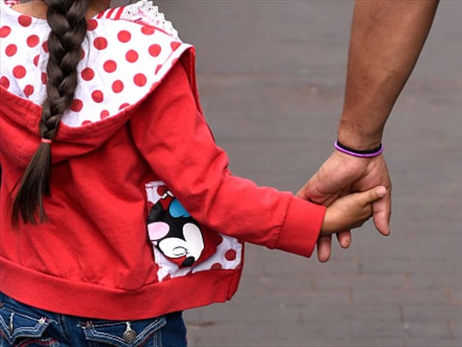 Padres biológicos podrán visitar a sus hijos en adopción. Foto: Getty Images