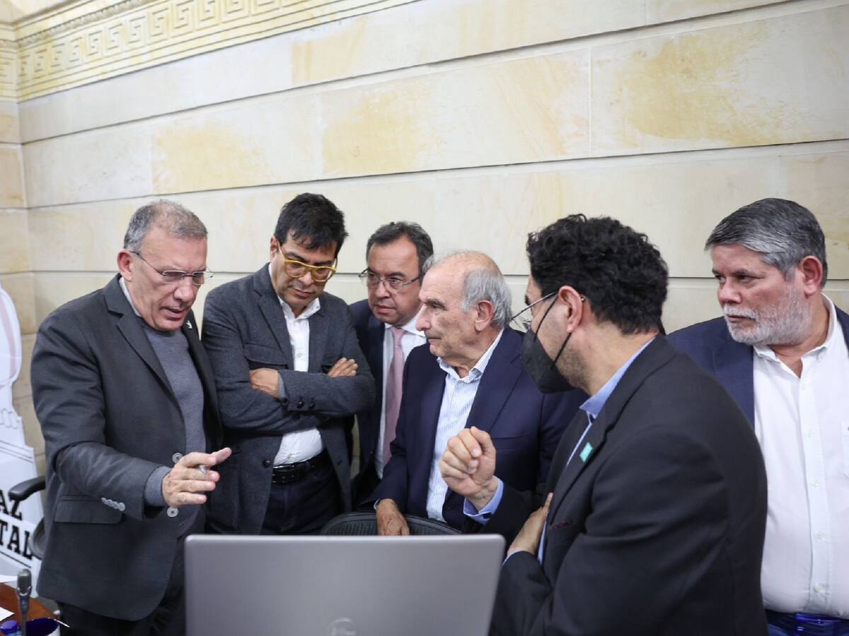 Senado aprobó proyecto de Paz Total: se podrá negociar con disidencias de las Farc