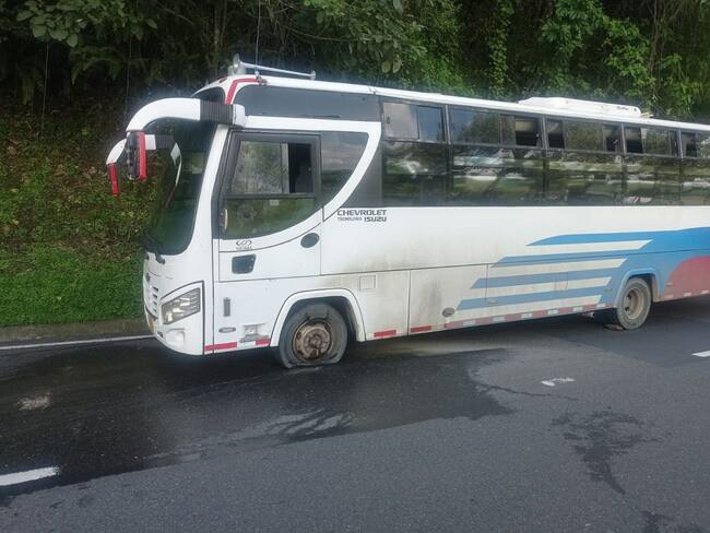 Bus que se incendió . Foto: Cuerpo Oficial de Bomberos de Manizales.
