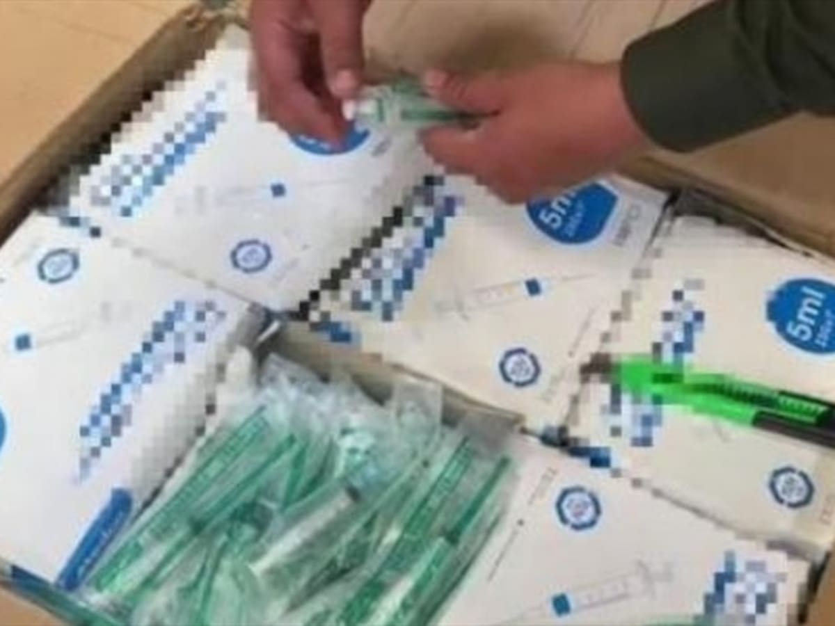 Autoridades en alerta por posible falsificación de vacunas contra el COVID-19 en Colombia