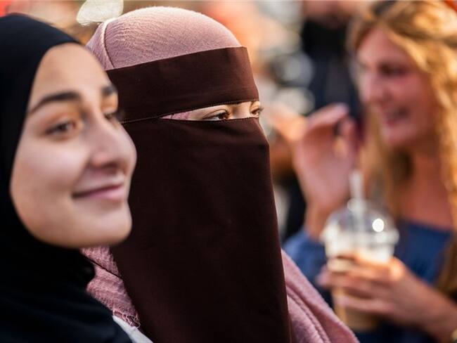 El velo en el islam, una muestra de piedad, no una ideología política: Ahmad Tayel