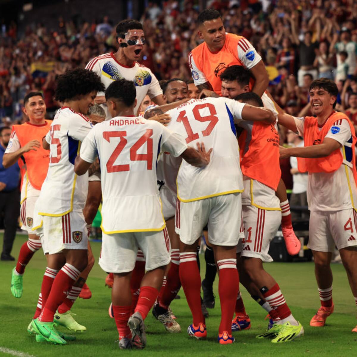 Venezuela goleó a Jamaica 3-0 y cumplió con una fase de grupos histórica