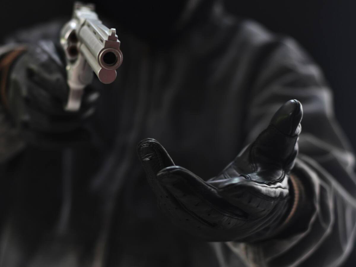 Conductor embistió a presuntos delincuentes que hurtaron sus pertenencias en Cartagena