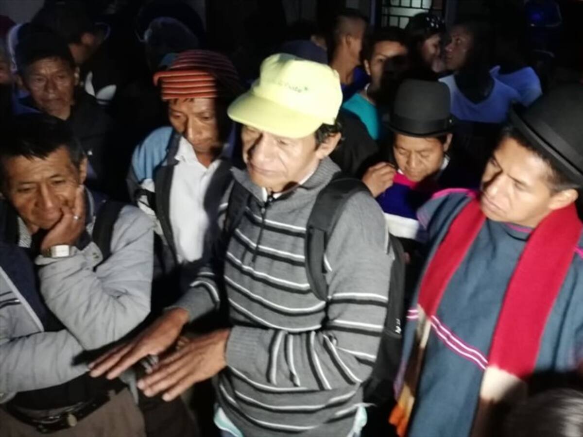 Indígenas Misak protestan en la vivienda del alcalde de Piendamó, Cauca