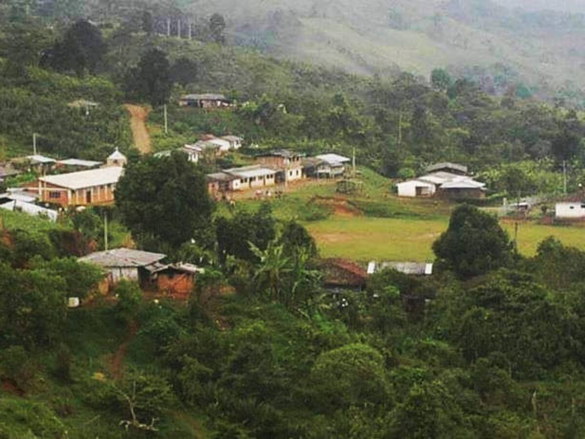 Suspenden clases en el norte del Cauca por combates en territorio indígena