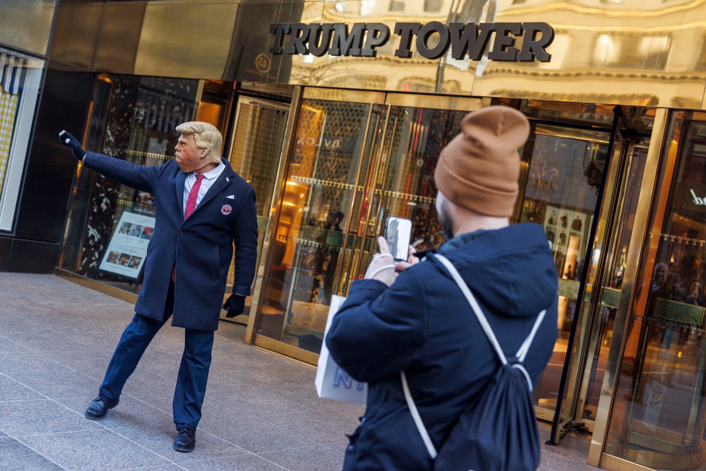 Trump califica la sentencia contra él en Nueva York de “ilegal y antiamericana”. (Nueva York). Foto: EFE/EPA/SARAH YENESEL