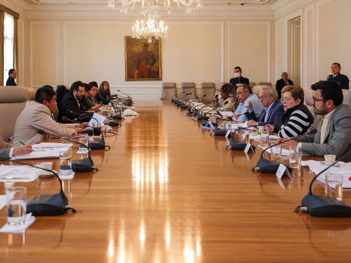 Petro se reunió con integrantes de Fomag para evaluar servicio de salud del magisterio