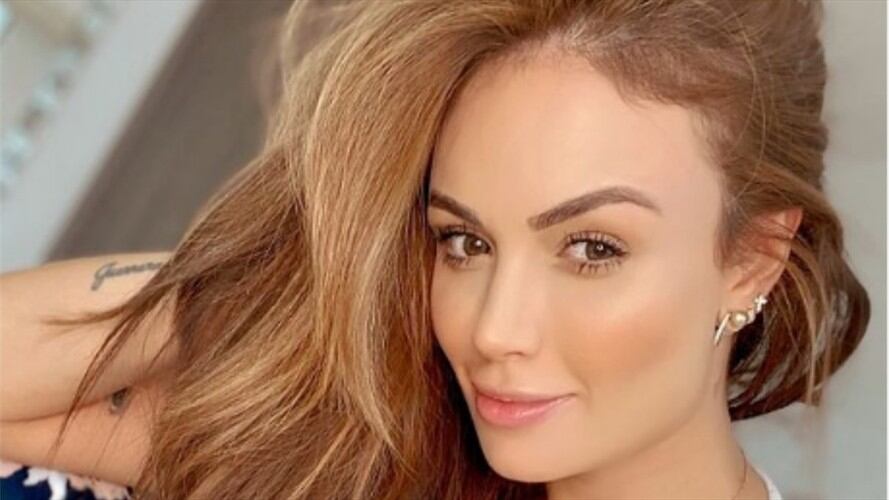 Sara Uribe derrochó sensualidad con foto sin camiseta. Foto: Instagram: @sara_uribe