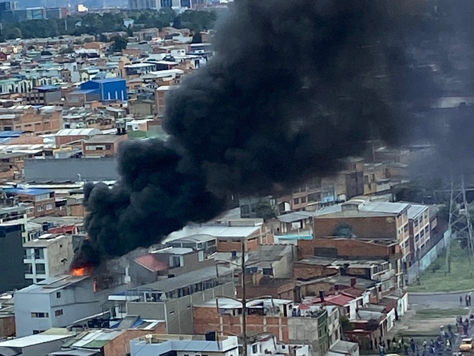 Incendio en Engativá. Foto: @Merlydelc