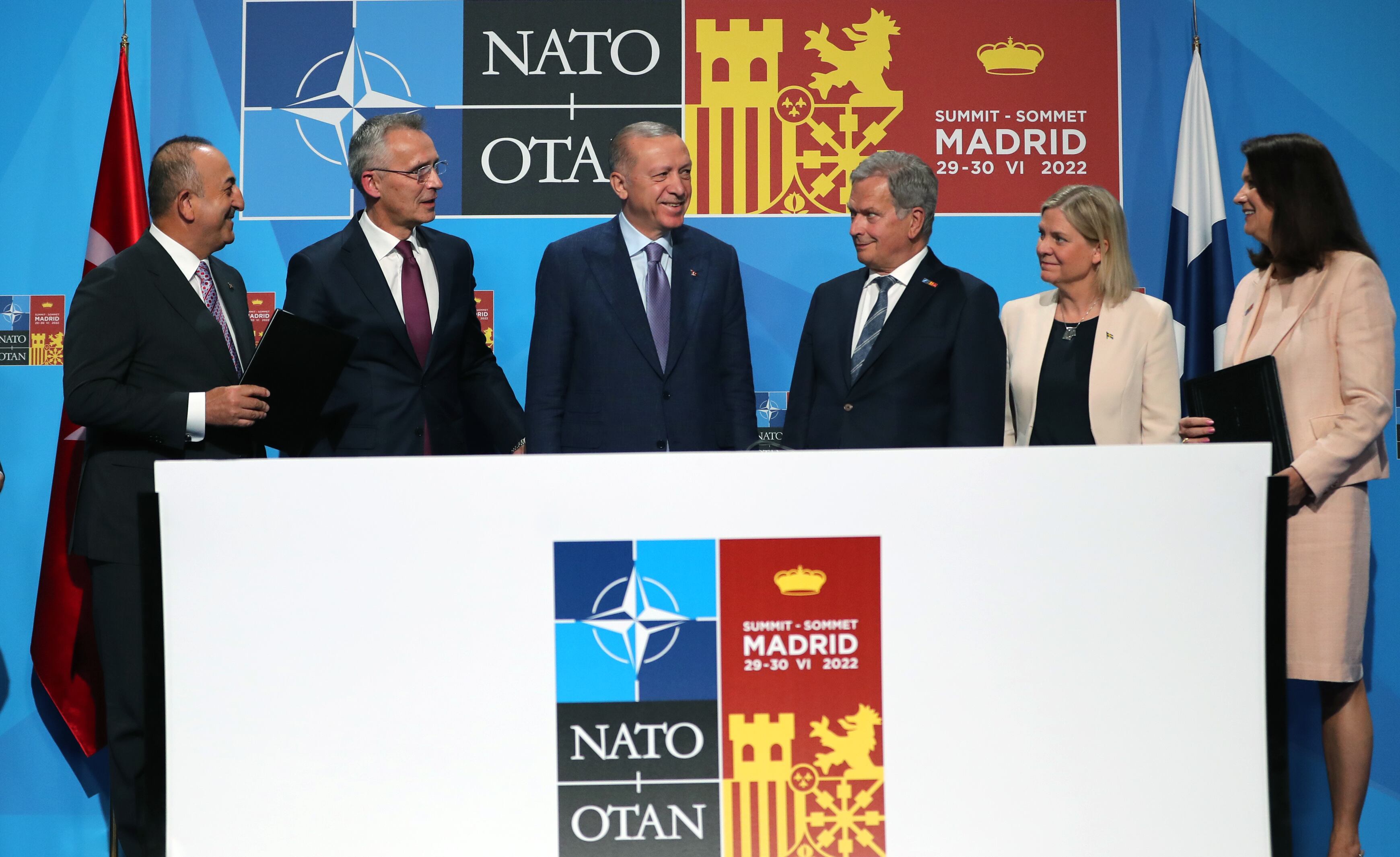 El presidente turco, Tayyip Erdogan; secretario general de la OTAN, Jens Stoltenberg; primer ministra de Suecia, Magdalena Andersson; presidente se Finlandia, Sauli Niinisto. Foto de la Presidencia de Turquía/ Murat Cetinmuhurdar/Getty Images